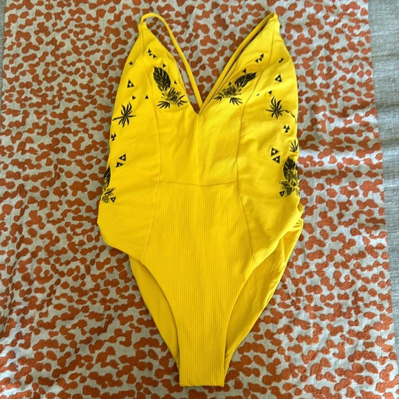 Hurley quick dry ribbed embroidered one piece swimsuit yellow embroidered cheeky - Picture 5 of 10